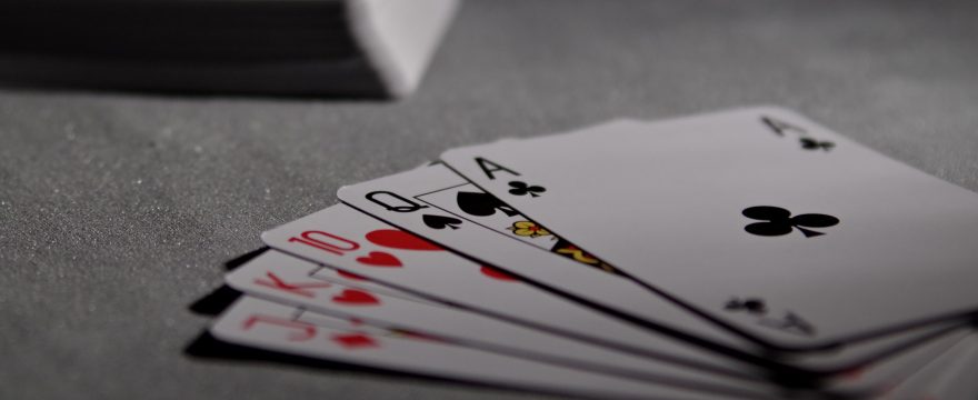Покерът не е мед и мляко, а за да печелите пари онлайн